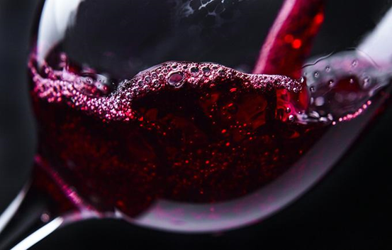 为什么葡萄酒尝起来有点酸？